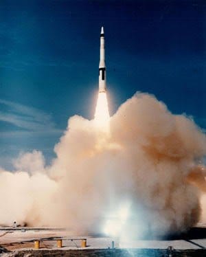 戴維斯指出，在「哨兵」計畫無法確立明確時程之前，美軍仍須延長 1970 年代服役的 LGM-30「民兵III」型洲際彈道飛彈的服役年限，以維持陸基核威懾能力。 圖:翻攝自X帳號@heiki_bot