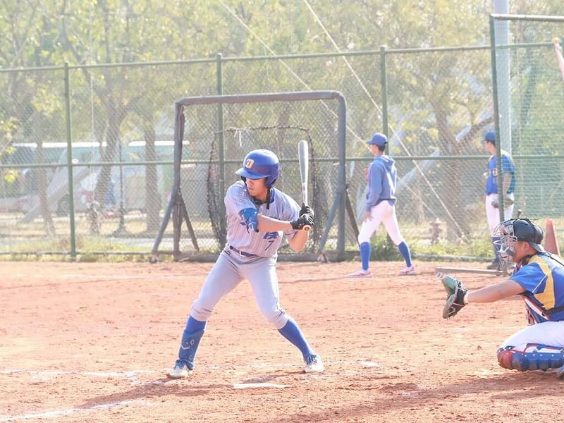 114學年度高中棒球聯賽（木棒組）第一階段預賽持續展開，大溪高中28日與新社高中交手，大溪打者黃宇（中）開轟，單場貢獻3安4打點，助隊搶勝。（學生棒球運動聯盟提供）中央社記者謝靜雯傳真　115年1月28日&nbsp;&nbsp;&nbsp;