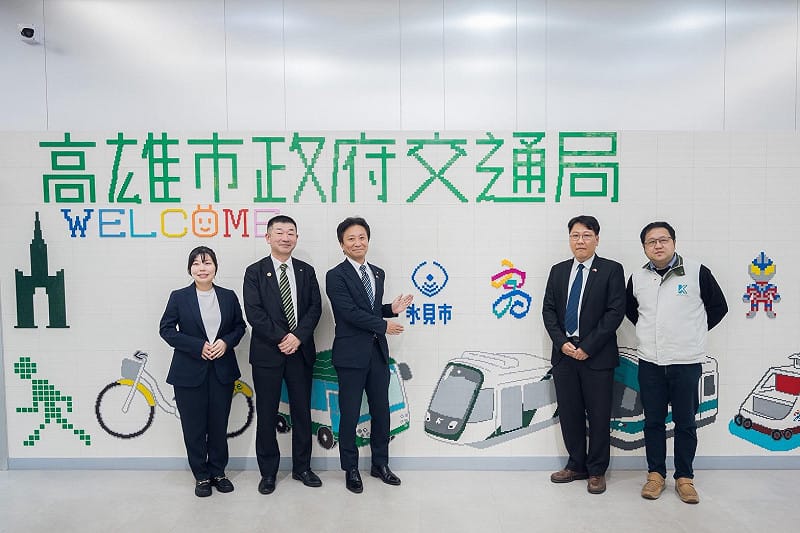 菊地正寬(左三)參訪智慧運輸中心，瞭解高雄在城市治理及智慧運輸的發展成果。&nbsp;&nbsp;&nbsp;圖：高雄市行國處/提供