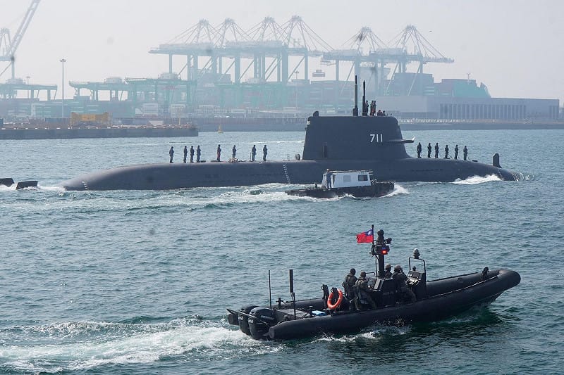 「海鯤號」今29日在高雄港外海進行首次潛航測試，並於上午11時出港進行測試。&nbsp;&nbsp;&nbsp;圖：張良一/攝
