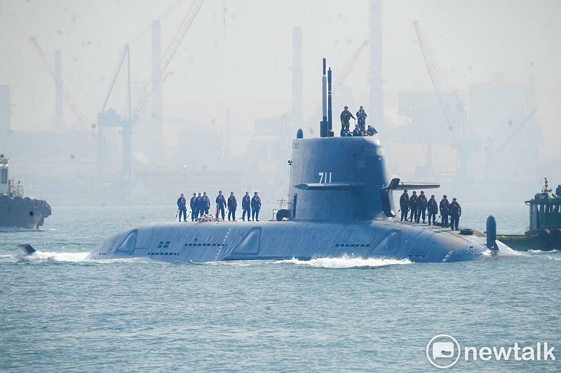 台灣首艘國造潛艦海鯤號今在高雄外海首度進行潛航測試。&nbsp;&nbsp;&nbsp;圖：張良一/攝
