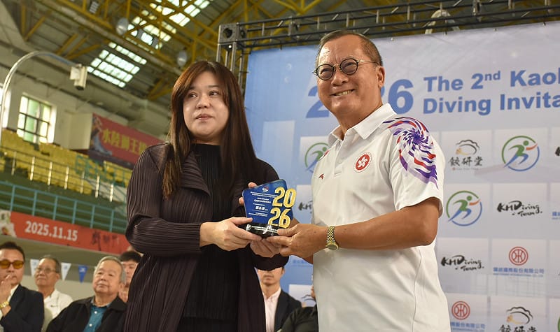 亞洲地區唯一國際游泳總會跳水技術官員Tony Koh(右)親自到場，提升高雄市跳水國際邀請賽在裁判制度與競賽技術上的國際規格。&nbsp;&nbsp;&nbsp;圖：孫家銘攝