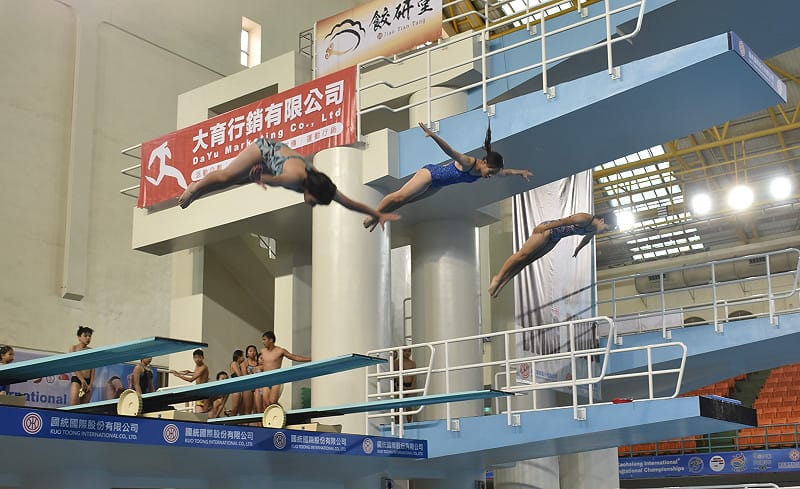 三公尺跳板三箭齊發的跳水秀。&nbsp;&nbsp;&nbsp;圖：孫家銘攝