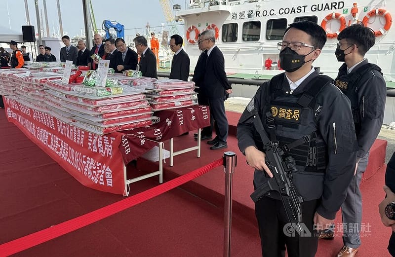 海巡署與檢警調單位接獲美國緝毒局情資，查獲坦尚尼亞籍貨輪走私近1.3噸毒品愷他命及安非他命。相關單位30日在高雄召開查緝成果記者會。中央社記者董俊志攝　115年1月30日&nbsp;&nbsp;&nbsp;