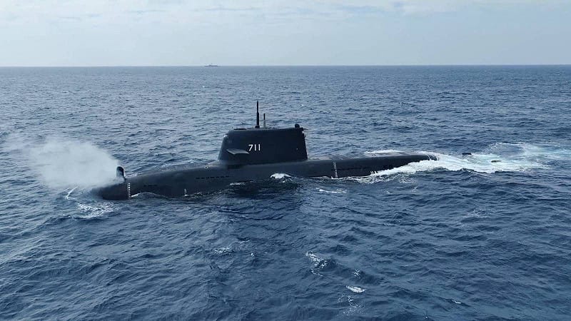  海鯤號昨天潛水測試成功，吳釗燮則在 X 平台發布空拍畫面。 圖：翻攝自吳釗燮Ｘ 