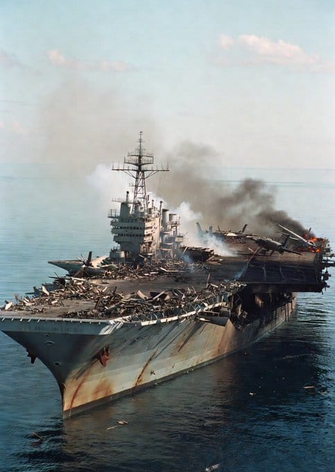 葉門胡塞武裝發表AI圖片威脅聲明稱，若美國對德黑蘭發動轟炸，將以數十枚俄製彈道飛彈打擊美國航空母艦「亞伯拉罕林肯號」。&nbsp;&nbsp;&nbsp;圖:翻攝自X帳號@rkmtimes