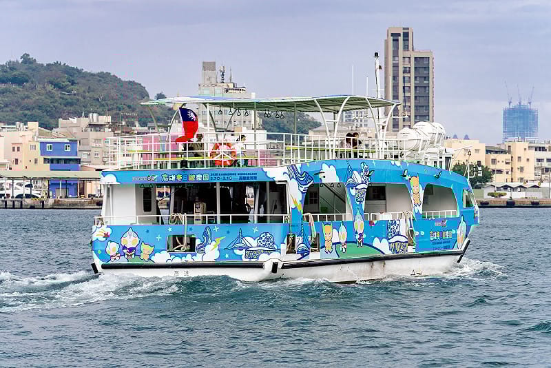 今年高市府與輪船公司共同推出「超人力霸王」主題渡輪。&nbsp;&nbsp;&nbsp;圖：高雄市觀光局/提供