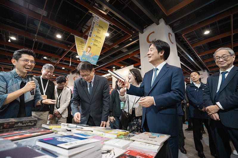 賴清德說,找老師不如找好的書 圖:總統府提供 賴清德說,找老師不如找好的書 圖:總統府提供