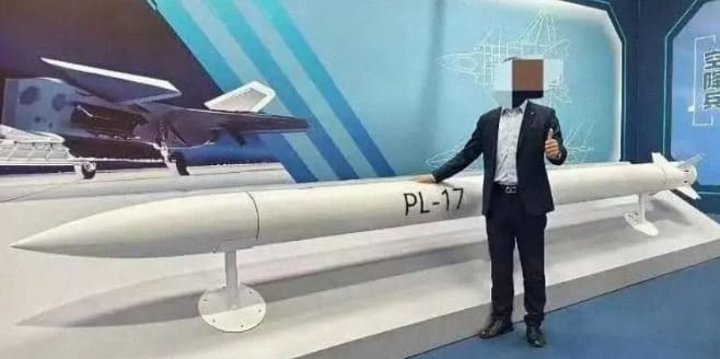  中國霹靂-17 ( PL-17 ) 超視距空空導彈。 圖 : 翻攝自科工星辰視 