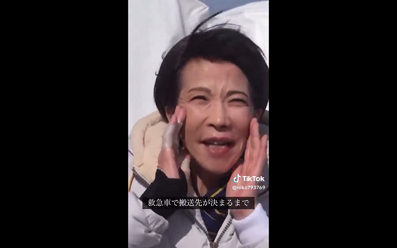 一段高市早苗未使用麥克風、直接對群眾喊話的現場畫面近日在網路上廣泛流傳。當時現場有民眾身體不適、救護車到場處理，高市早苗考量可能干擾通訊，主動停用麥克風，改以徒聲發言。 圖:翻攝自影片