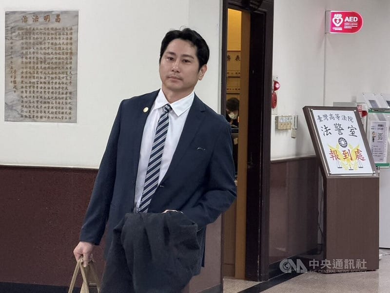 立委徐巧芯大姑劉向婕、劉女丈夫杜秉澄（圖）被控洗錢案，4日赴台灣高等法院出庭，稱現無錢努力籌款中而和解不成。中央社記者劉世怡攝 115年2月4日&nbsp;&nbsp;&nbsp;