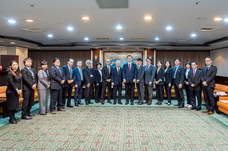 沖繩縣訪團拜會高市府團隊。&nbsp;&nbsp;&nbsp;圖：高雄市行國處/提供