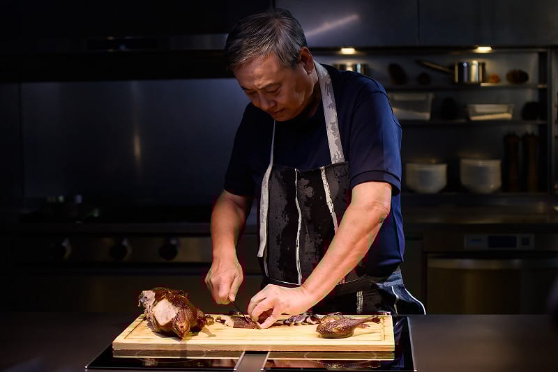 李崗耐心執著誕生「李家宴」，鴨皮破了就不賣。&nbsp;&nbsp;&nbsp;圖：李家宴／提供