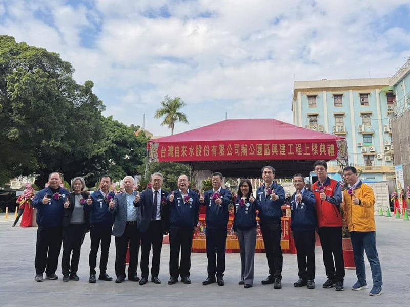 內政部國土管理署副總工程司步永富今（6）日出席台灣自來水股份有限公司「辦公園區興建工程」上梁典禮，參與來賓合影。&nbsp;&nbsp;&nbsp;圖：國土署提供