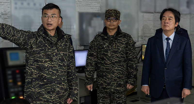  賴清德感謝國軍以「台灣之盾、築起防線，小雪之眼、洞悉全局」的精神，全年無休守護國家。 圖：總統府提供 