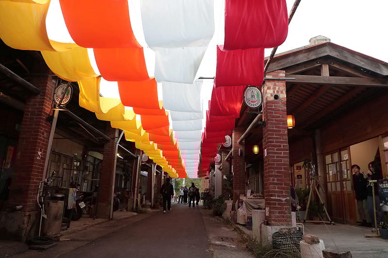 「2026左鎮燈會」自1月30日起至3月8日，在左鎮蔗埕公園、老街及化石園區登場，今年以「以竹為光，點亮淺山DNA」為策展主軸，結合竹工藝、燈光藝術與社區共創，打造全台少見、以竹為核心的永續特色燈會，展現左鎮淺山地區獨有的自然與人文風貌。&nbsp;&nbsp;&nbsp;圖：台南市政府提供