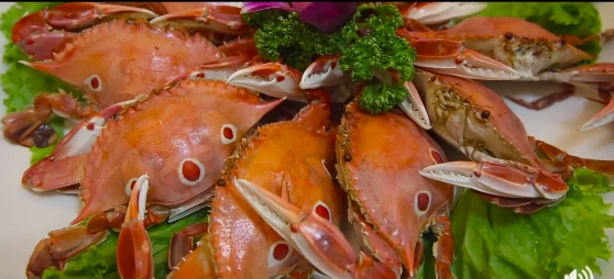 上網看直播，就可購買最新鮮現撈萬里蟹。   圖：新北市新聞局提供