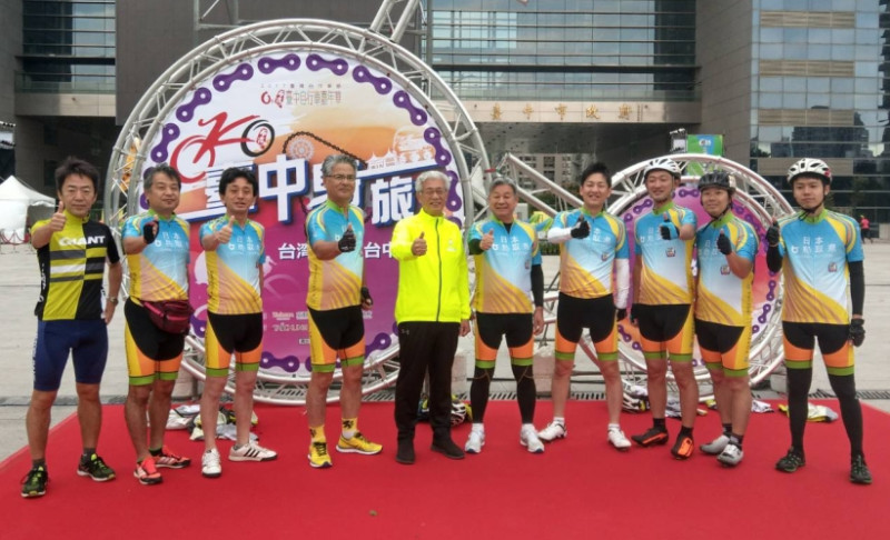 由日本前來的車友組成的「日本友好城市代表」單車隊。   圖：台中市政府/提供