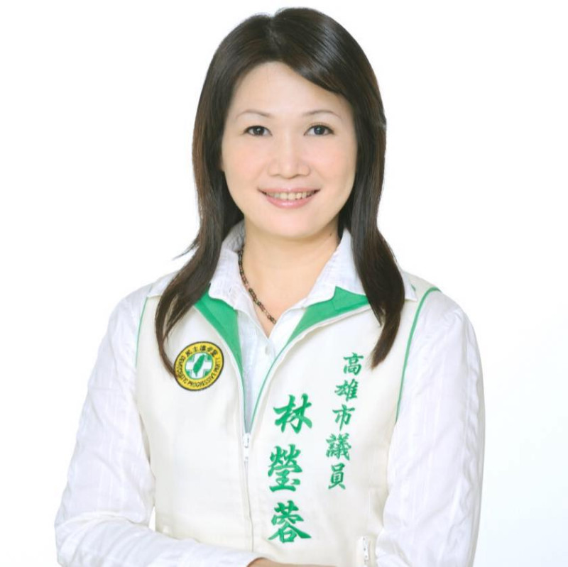 高市議員林瑩蓉凌晨遭飛車撞，造成右膝蓋骨折。   翻攝林瑩蓉臉書