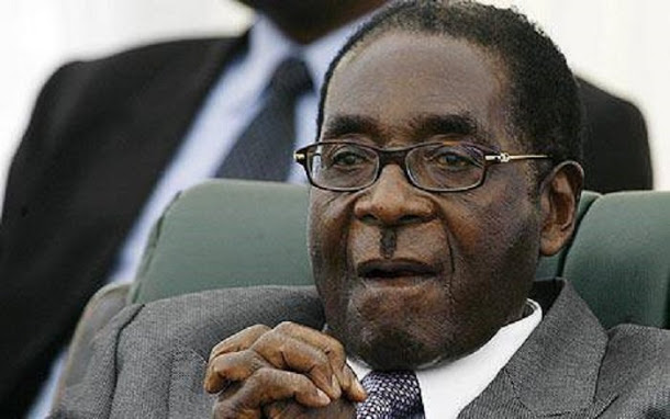 93歲的辛巴威總統穆加比（圖）日前罷黜副總統姆南加瓦 ，軍方揚言將介入阻止，14日就傳出有4輛戰車駛向首都哈拉雷。     圖：翻攝Robert Mugabe臉書