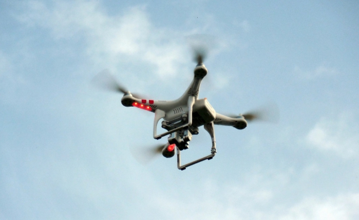無人機本身電力續行不高，高階機種甚至只能維持30分鐘的飛行。   圖：Pixabay