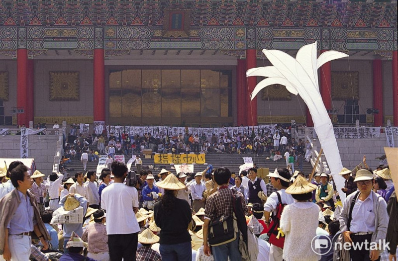 1990年3月爆發野百合學運，啟動民主改革的政治工程。   圖：邱萬興/攝