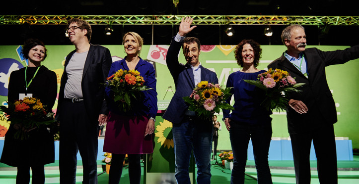 德國綠黨在眾議院大選頗有斬獲，可望參與聯合執政，該黨國會領袖柯爾納（左二）要求與他黨平起平坐。   圖：翻攝德國綠黨官網