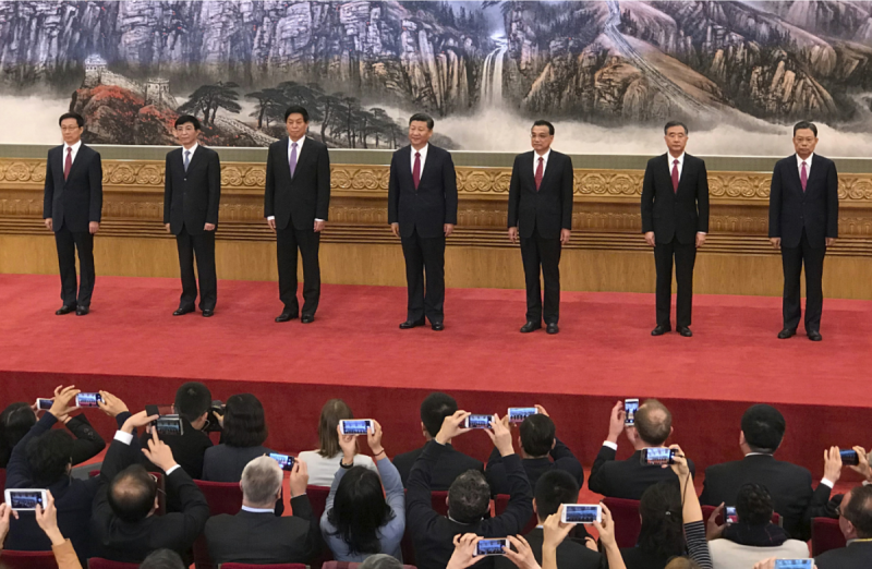 習近平率領新的領導班子公開亮相，與中外記者見面，並發表談話。   圖：達志影像/美聯社