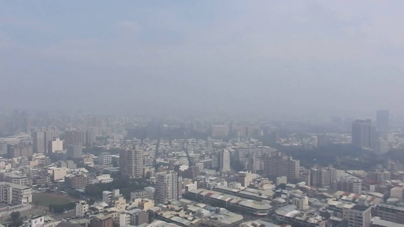 台中市政府表示，預計本月28日至29日台灣又將受到一波境外汙染來襲，市府將持續監控。   圖 : 翻攝自youtube