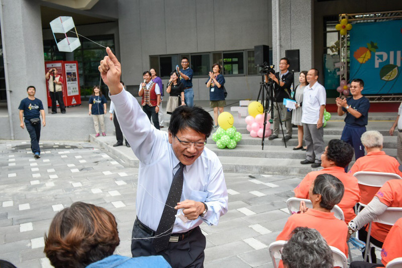 屏東縣長潘孟安邀請民眾一起參加11月在大鵬灣舉行的風箏節活動。   圖 : 屏東縣政府/提供