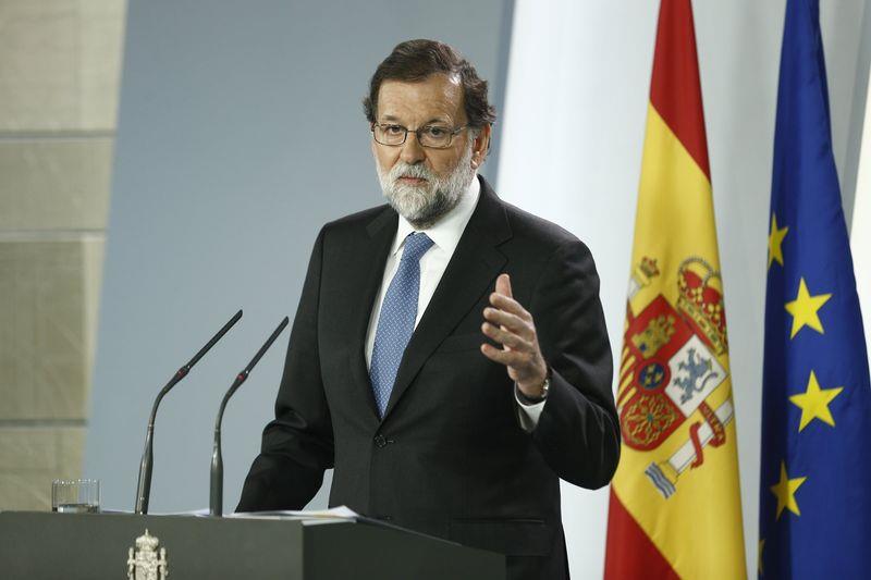加泰隆尼亞議會宣告脫離西班牙獨立後數分鐘，西班牙參議院隨即以壓倒性票數，通過授權總理拉荷義政府直接接管加泰隆尼亞自治區。   （圖取自拉荷義推特網頁twitter.com/marianorajoy）