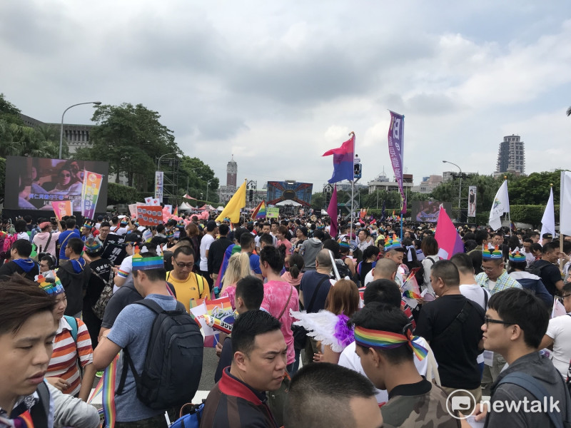 一年一度台灣同志大遊行今（28）日登場，除了是亞洲的性別運動盛事外，也是今年5月大法官釋憲結果出爐後，首度舉行同志遊行。   圖：周煊惠 / 攝