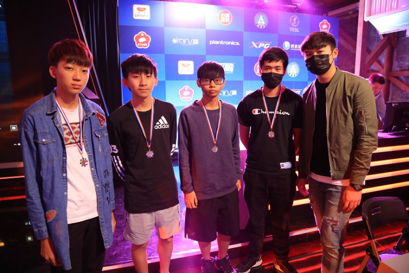 此次奪得《絕對武力online》的SKTT2，是由網咖好友組成的隊伍。   圖：朱泓任/攝