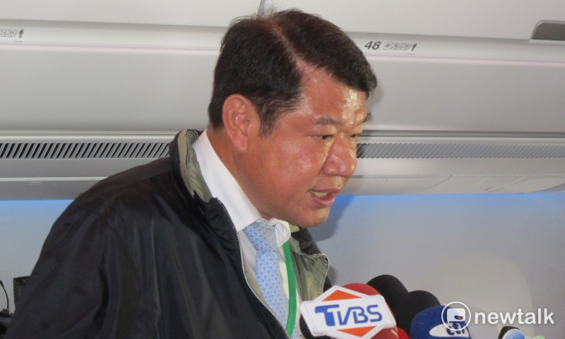 華航董事長何煖軒28日表示，這是他第三次陪總統蔡英文出訪。   圖：林朝億/攝