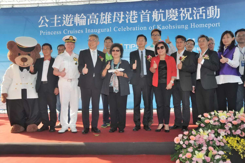 公主號將開啟南向越南及香港航程，由高雄市副市長許銘春帶隊體驗首次以高雄為母港的南向航程   圖：高雄市政府/提供