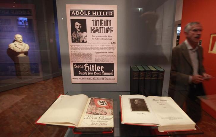 希特勒1945年4月30日在柏林一座碉堡自殺，以免遭紅軍俘虜。多年來陰謀論甚囂塵上，指包括希特勒在內的納粹高官逃到了南美洲藏匿。圖為位於柏林的德國歷史博物館，2010年有關希特勒的一次展覽。   圖：達志影像/路透社