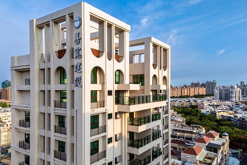 「善寬・靜の界」位處巨蛋生活圈，獲美國iLuxury奢華空間大獎優勝與法國巴黎設計大獎銀獎肯定。&nbsp;&nbsp;&nbsp;圖：翻攝畫面