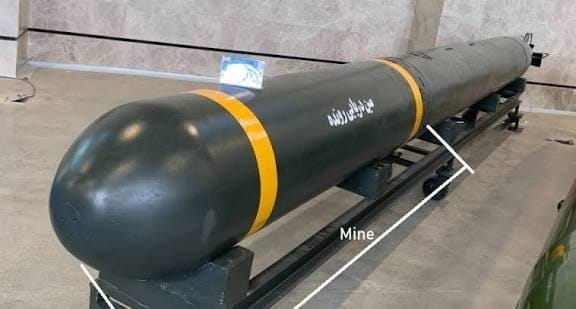 伊朗近期對外公開遠程導引海上水雷裝備，聲稱具備對大型軍艦造成致命威脅的能力，並以美國航母「林肯號」作為假想打擊目標之一。 圖:翻攝自X帳號@War_Pulse24