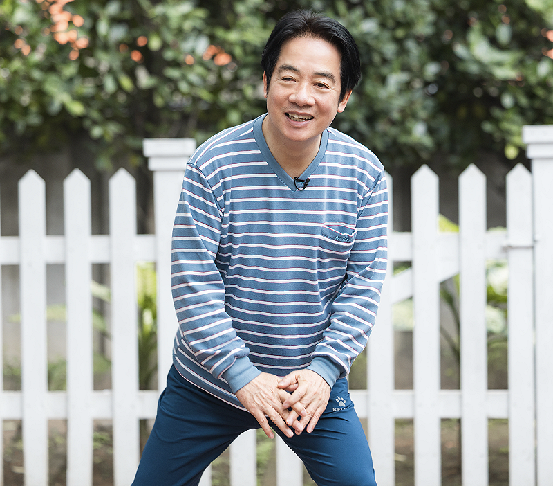  賴清德蹲好馬步。 圖：總統府提供 