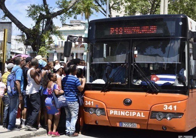 古巴國內能源與交通亦受影響，加油站出現長龍，全國範圍內長時間停電，每日停電 10 至 15 小時甚至更長，公共運輸幾近癱瘓，物價快速上升。&nbsp;&nbsp;&nbsp;圖:翻攝自X帳號@cuichenghao7