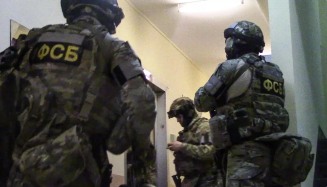 俄羅斯安全部門稱，一名涉案槍手企圖逃往杜拜途中被捕，另有一名同夥落網。阿列克謝耶夫在送醫後接受緊急手術，目前已恢復意識，仍在治療中。&nbsp;&nbsp;&nbsp;圖:翻攝自空之王座