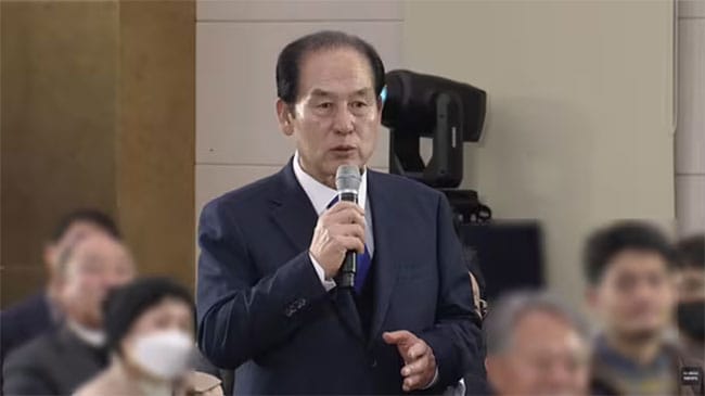 珍島郡郡守金希洙（Kim Hee-soo）在一次市政會議上表示，可以將外國女性嫁給「農村地區的年輕男子」，以解決人口萎縮問題。&nbsp;&nbsp;&nbsp;圖:翻攝自X帳號@SethFromColombo