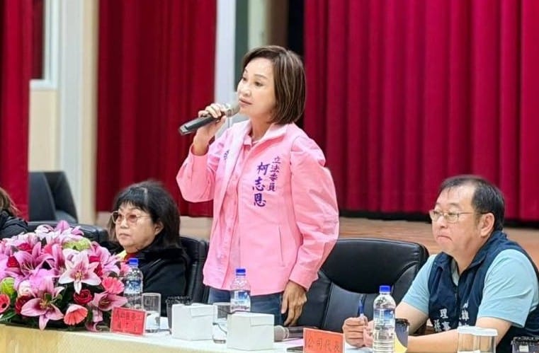 柯志恩(中)力促石化產業納入「僱用安定措施」保障勞工權益。&nbsp;&nbsp;&nbsp;圖：柯志恩辦公室/提供