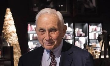 共和黨肯塔基州眾議員馬西提出指控，認為美國意外富翁韋克斯納可能涉及艾普斯坦的相關犯罪並對其提供協助。&nbsp;&nbsp;&nbsp;圖：翻攝自 @RyanRozbiani X 帳號