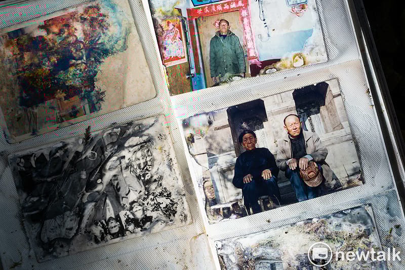 在華崗種田的退役老兵回大陸老家探親，與老媽媽端坐著合影，不同世代的家族合影，蘊含著說不盡的故事。&nbsp;&nbsp;&nbsp;圖：張良一/攝