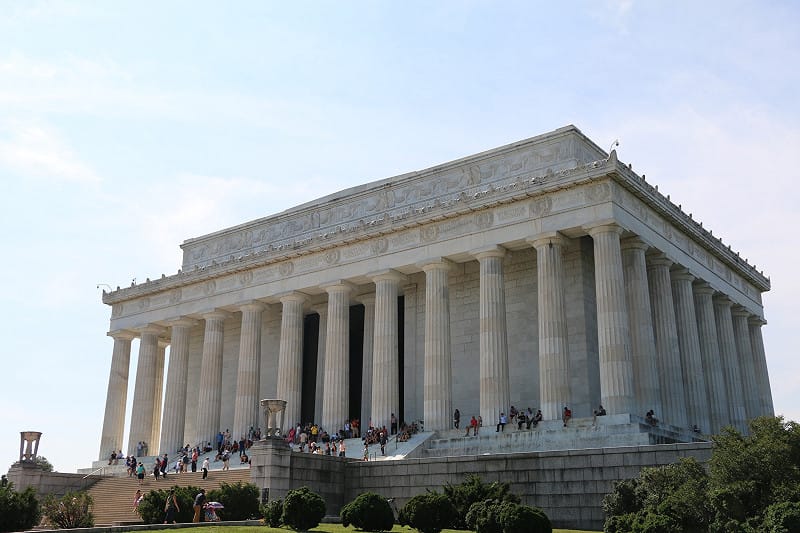 林肯紀念堂為紀念美國第16任總統林肯而建，是美國民權運動的重要象徵，也是旅客必訪的經典地標。&nbsp;&nbsp;&nbsp;圖：美國國家旅遊局／授權使用