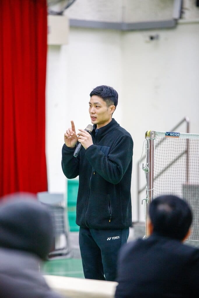 台灣羽球一哥周天成熱心行善做公益，趁著農曆年前到台北監獄和收容人互動進行演講，還舉行了小型的友誼賽。（高敏珊提供）中央社記者黎建忠傳真　115年2月12日&nbsp;&nbsp;&nbsp;