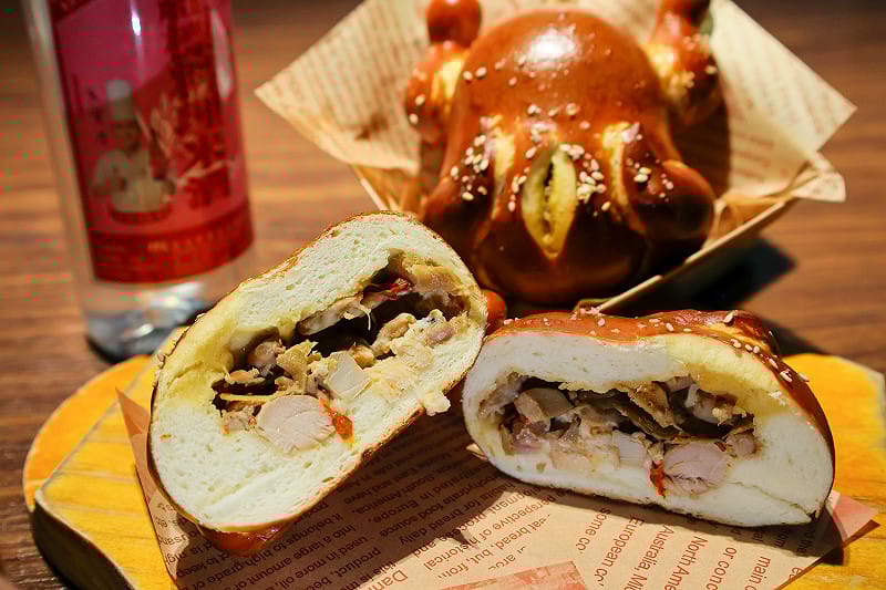 麻油雞麵包內餡豐富。&nbsp;&nbsp;&nbsp;圖：膳馨餐飲集團/提供