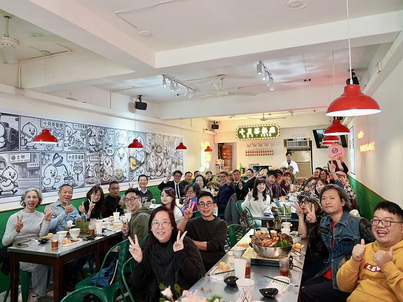 農曆春節將至，為讓在台過年港人感受熟悉的年味與彼此照應的溫暖，大陸委員會及台港經濟文化合作策進會今（12）日在港人開設的「十月茶餐廳」舉辦新春團聚。&nbsp;&nbsp;&nbsp;圖：陸委會提供