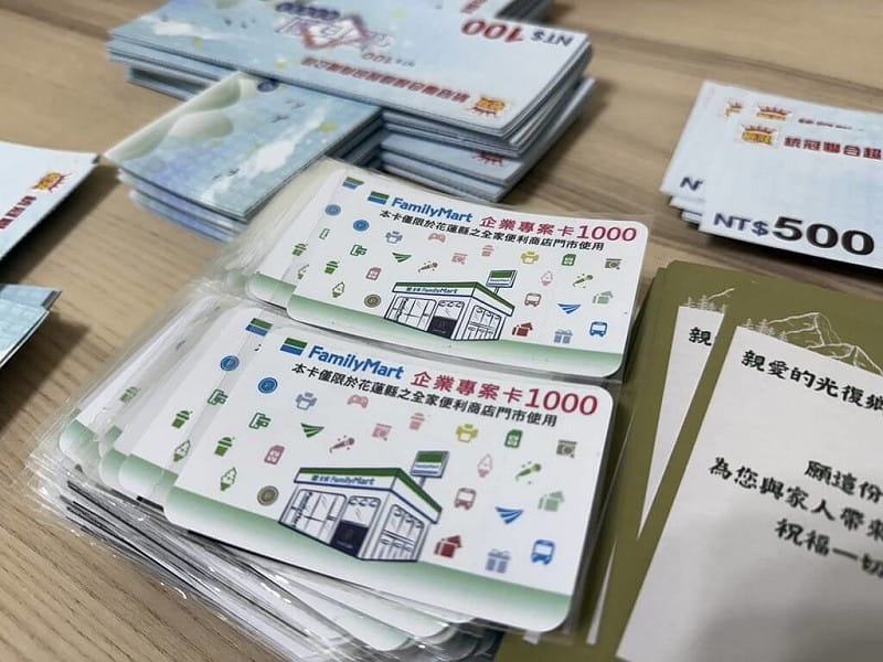 針對花蓮縣光復鄉洪災3所受災學校及花蓮地區受災孩子共138人，球芽基金捐贈每人新台幣1萬元的超市與超商禮券，盼助補足生活與就學所需。（球芽基金提供）中央社記者蘇志畬傳真　115年2月12日&nbsp;&nbsp;&nbsp;